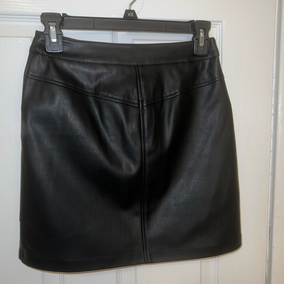 New BB DAKOTA by Steve Madden Vegan Leather miniskirt size 0 - Picture 2 of 3